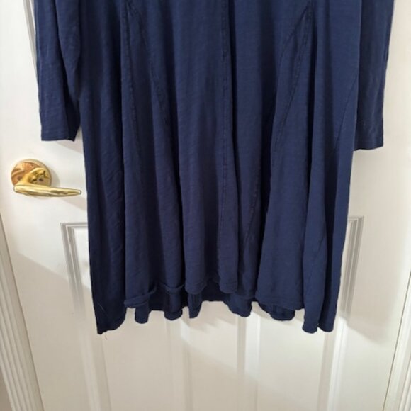 BeautifulNavy Blue Mododoc Tunic, Size Large - Picture 2 of 3